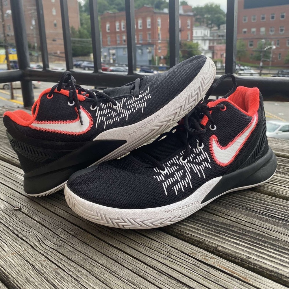 Mens Kyrie Flytrap 2's
